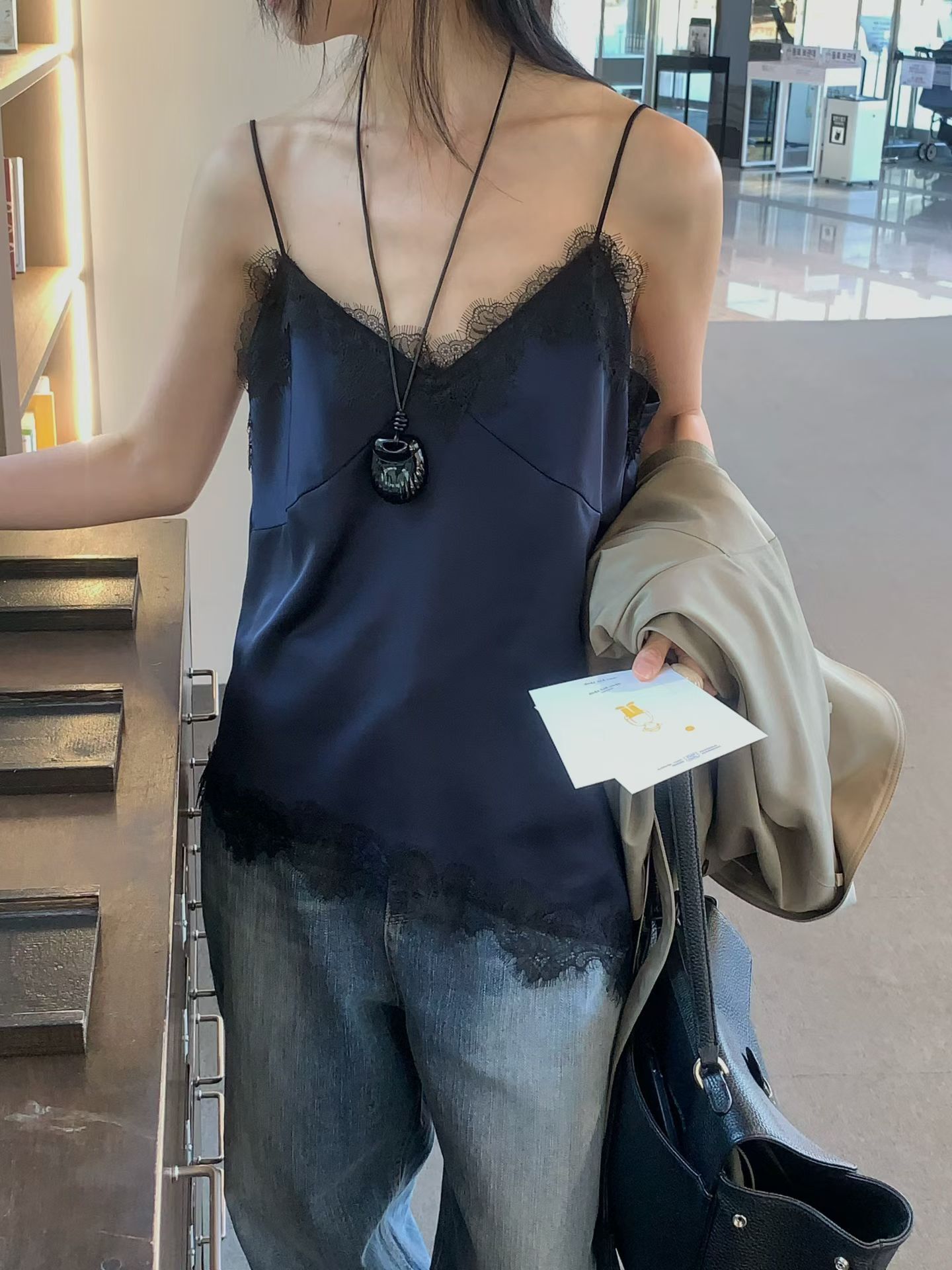 蕾絲斜下擺背心