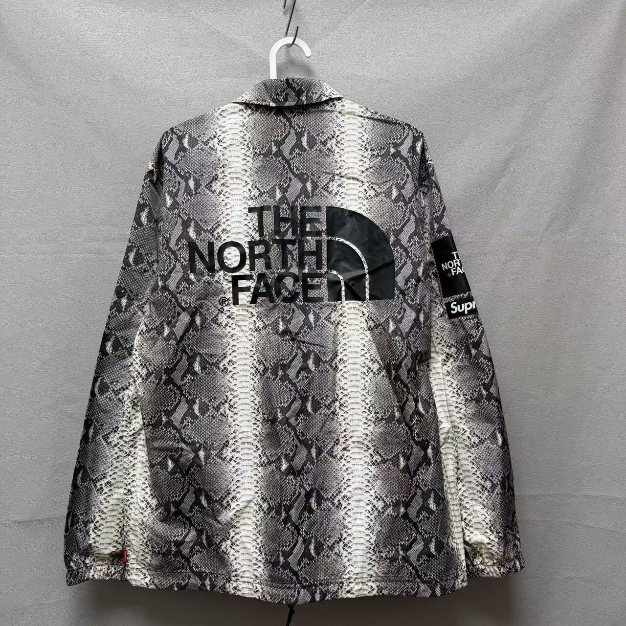 SUPREME x TNF 北臉 絕版聯名 蛇紋Logo教練夾克 The North Face