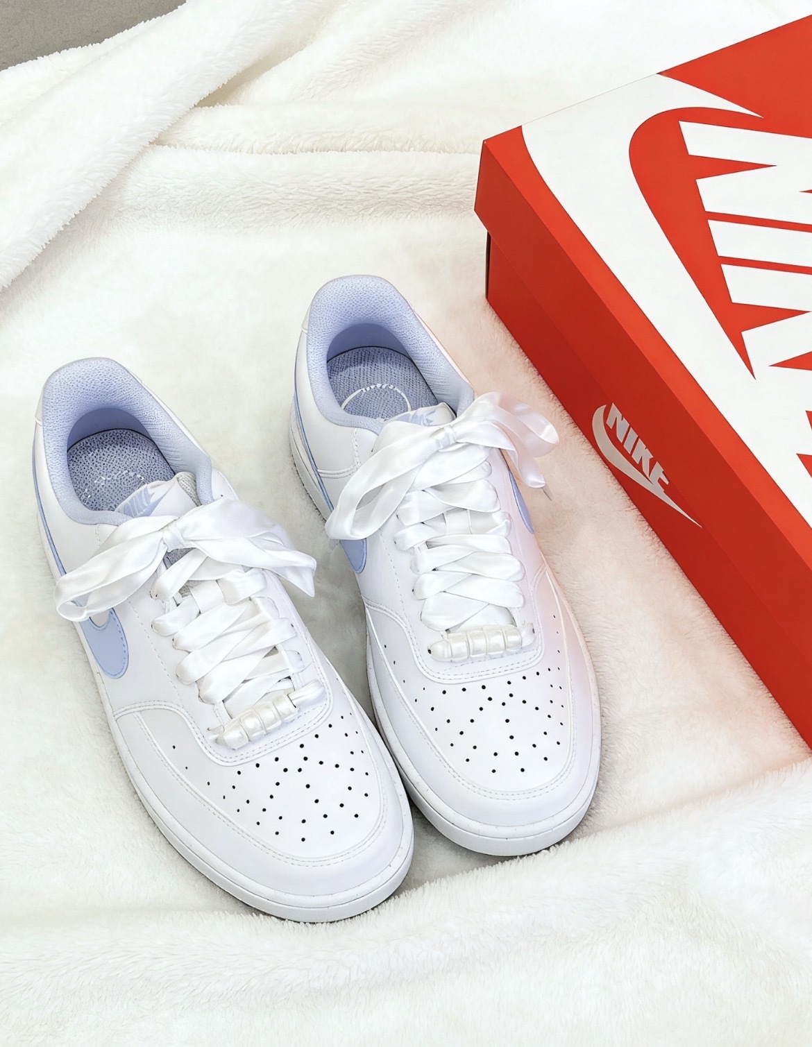 【逢甲 FUZZY】W Nike Court Vision 鍛面鞋帶 串珠 白粉 IB6652-101 白藍 IB6652-102