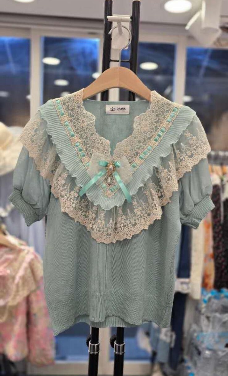 D32  胸40-60長22 $429 (一口價)