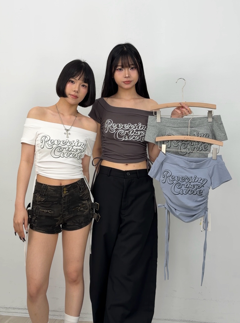 B01字母一字肩抽繩胸墊上衣