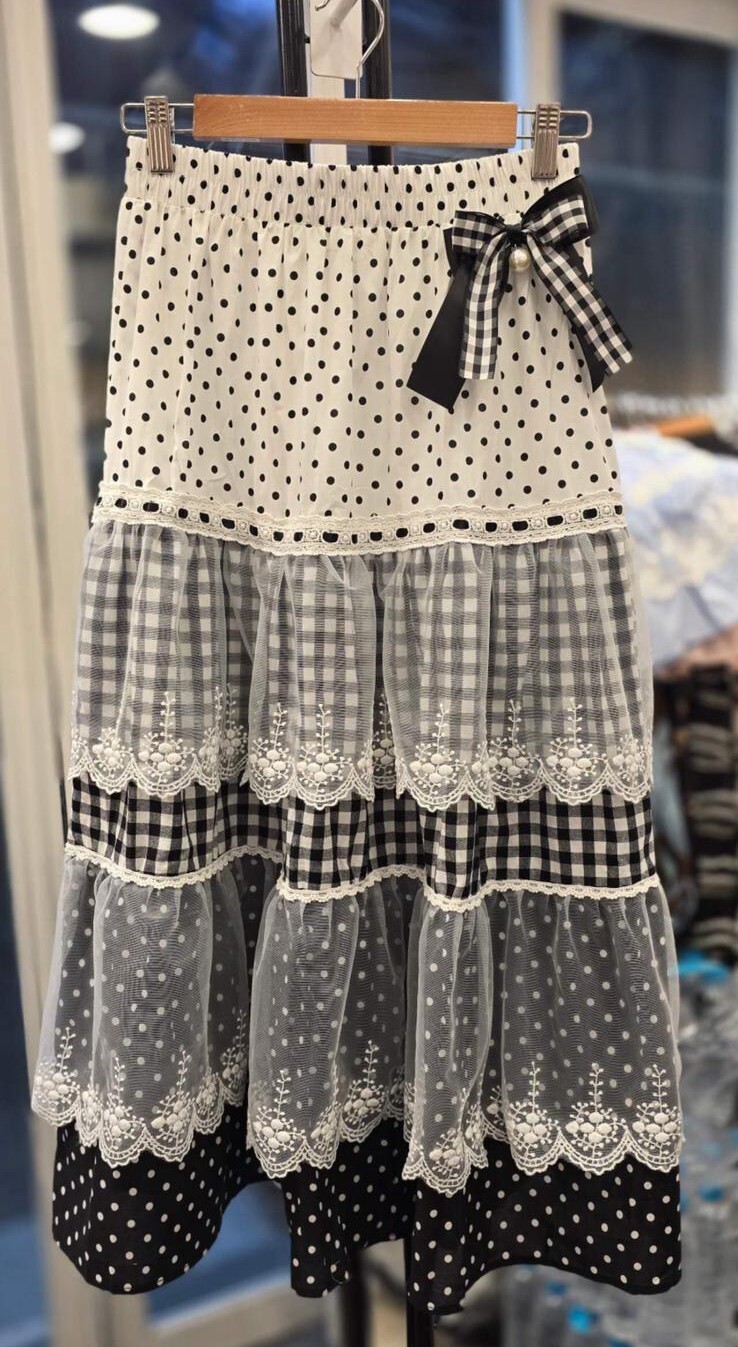 D35  腰25-40 長34.5 $399 (一口價)