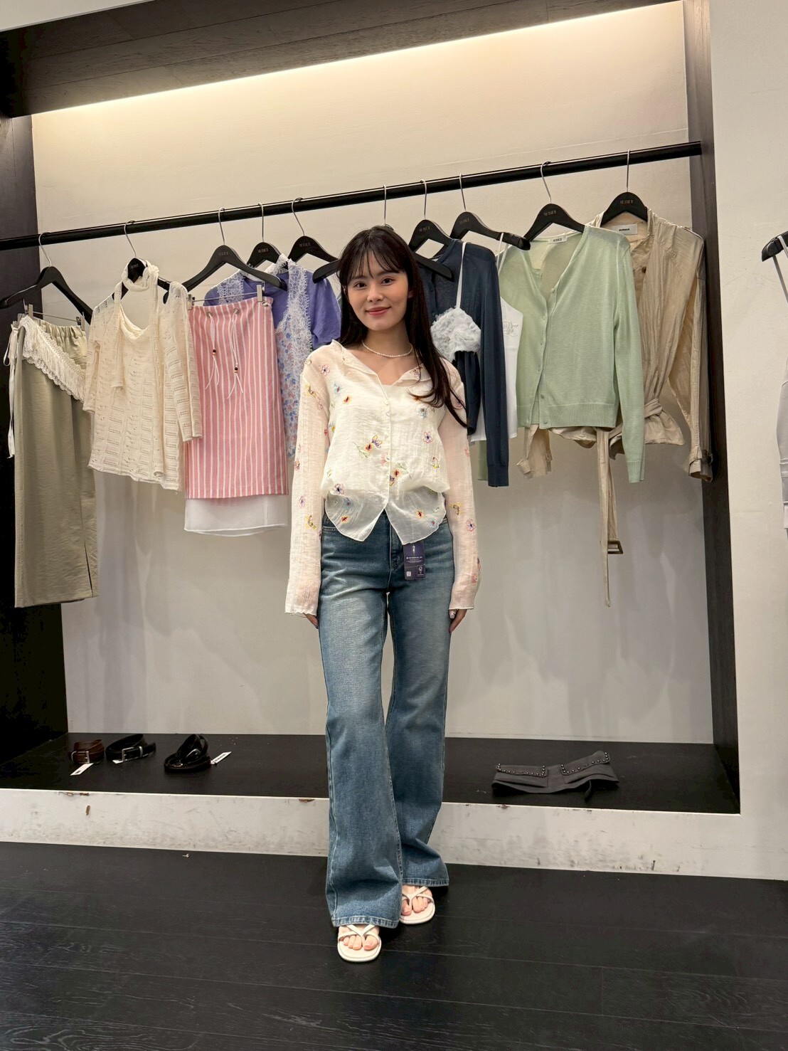 MR6009 彩色花花圖紋透膚排扣上衣