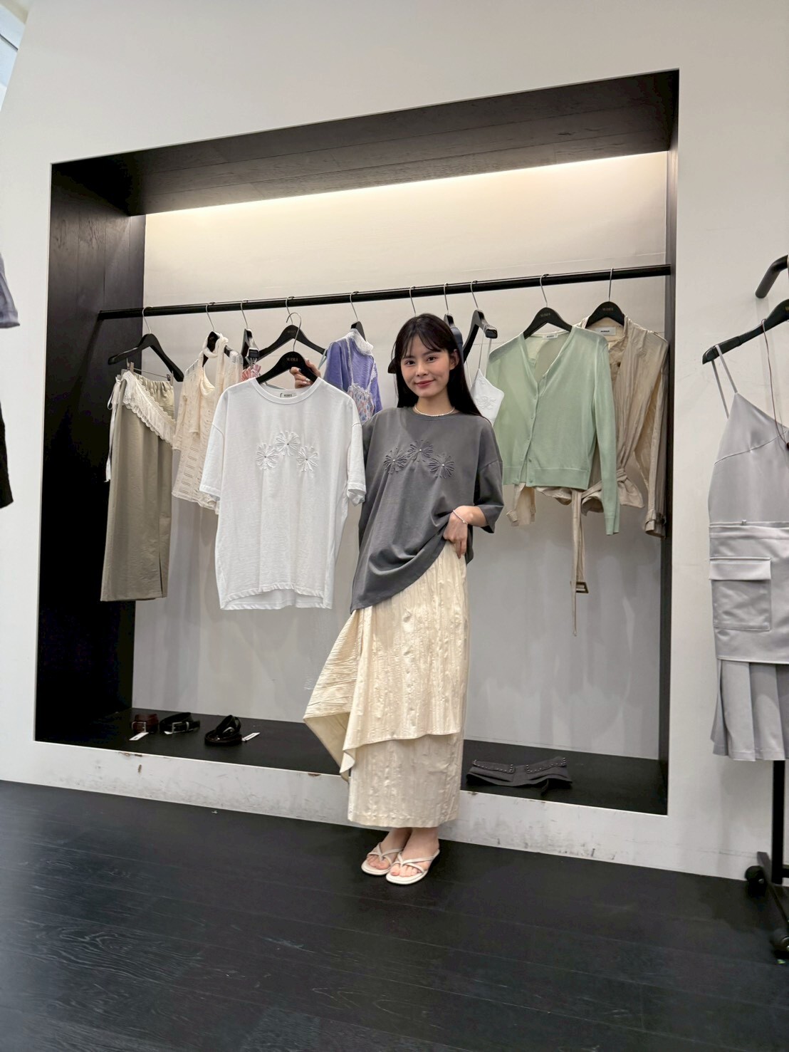 MR6007 刺綉花花圓領棉Tee