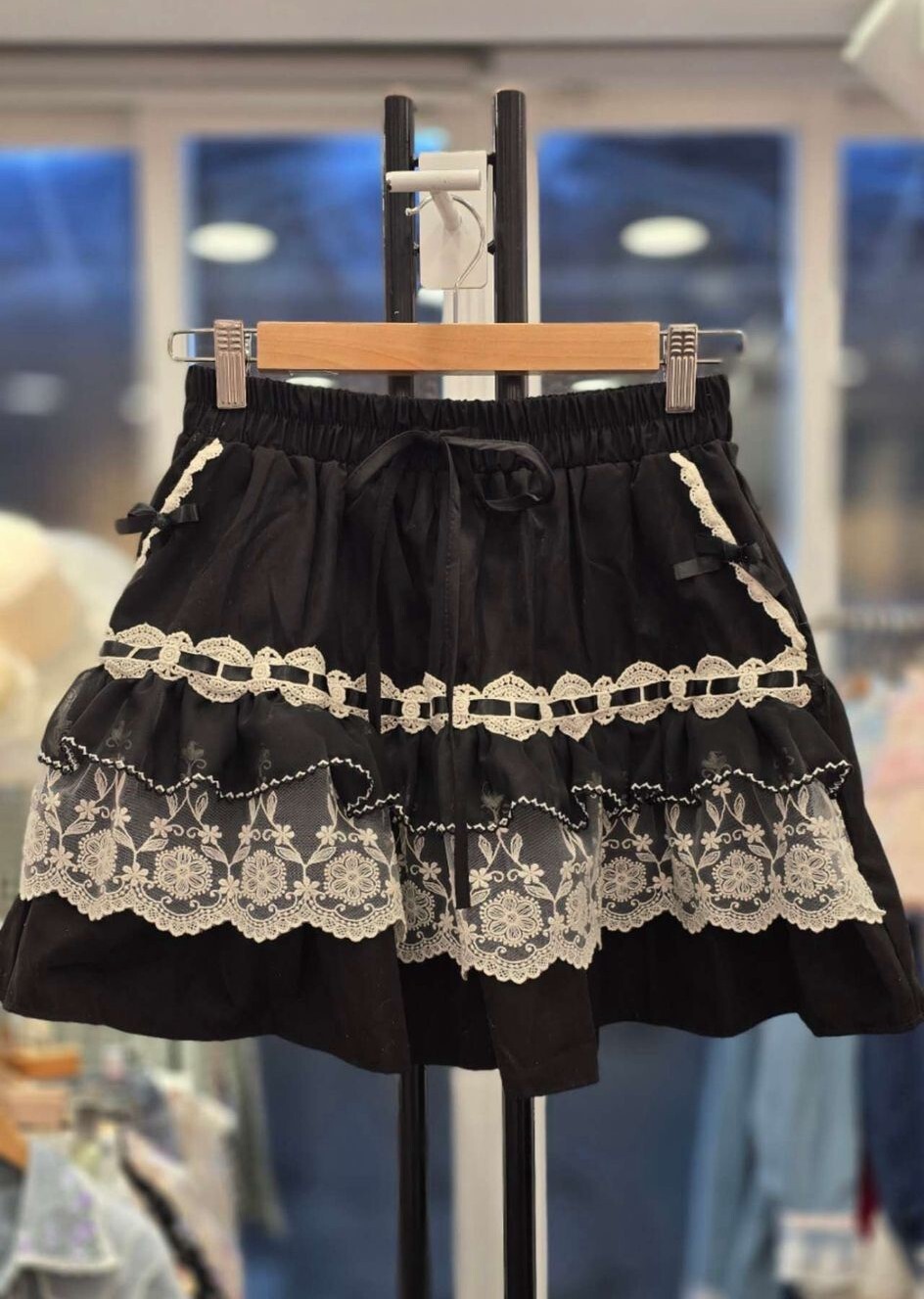 D44  腰24-42 長15 $419 (一口價)