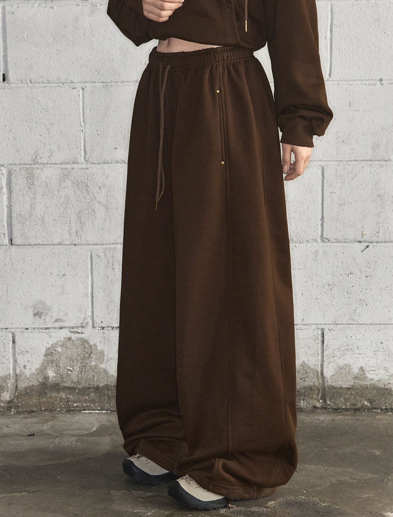 LOOXP 鉚釘拼接線寬版運動褲 9831-3