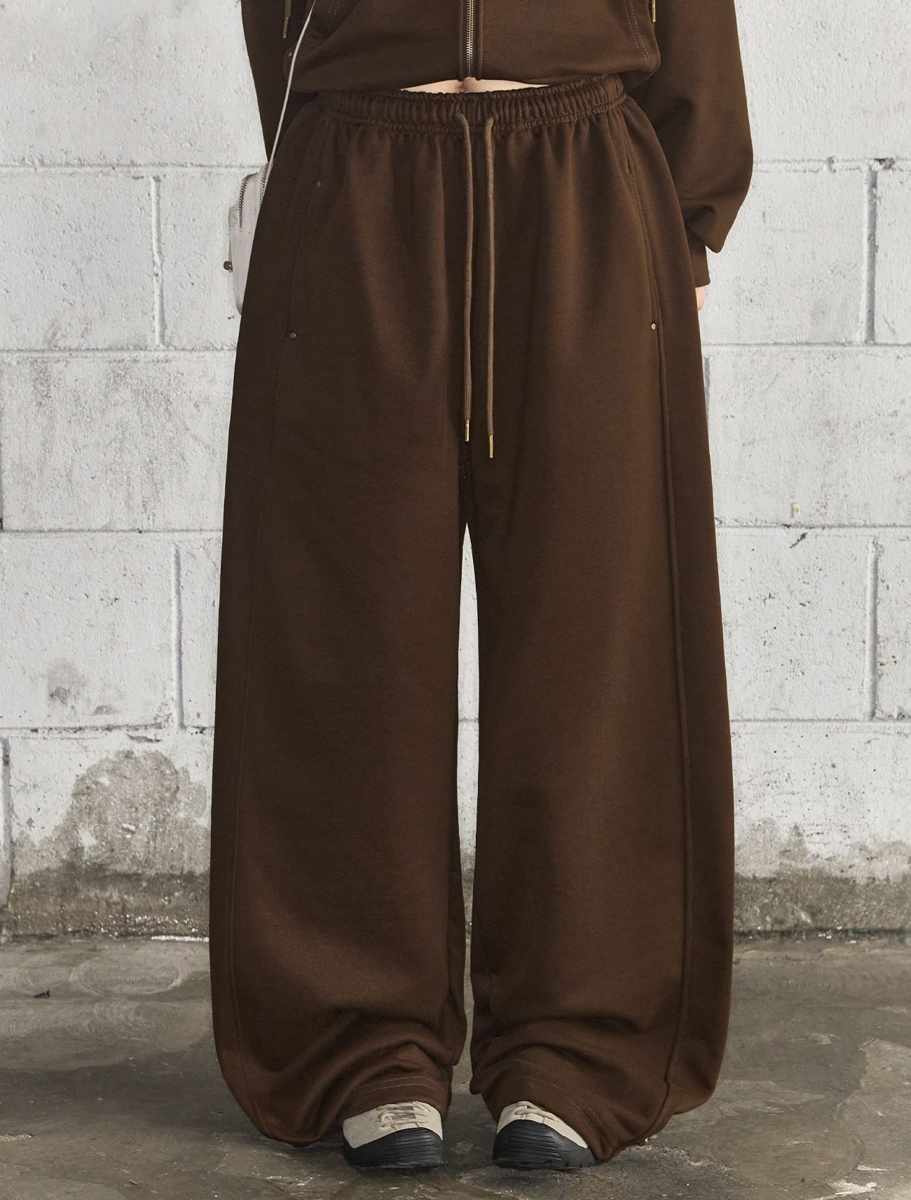 LOOXP 鉚釘拼接線寬版運動褲 9831-3