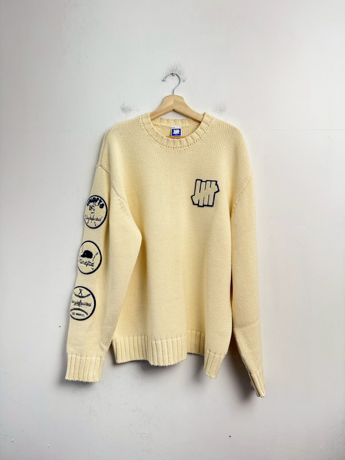 UNDEFEATED BASEBALL SWEATER SIZE L