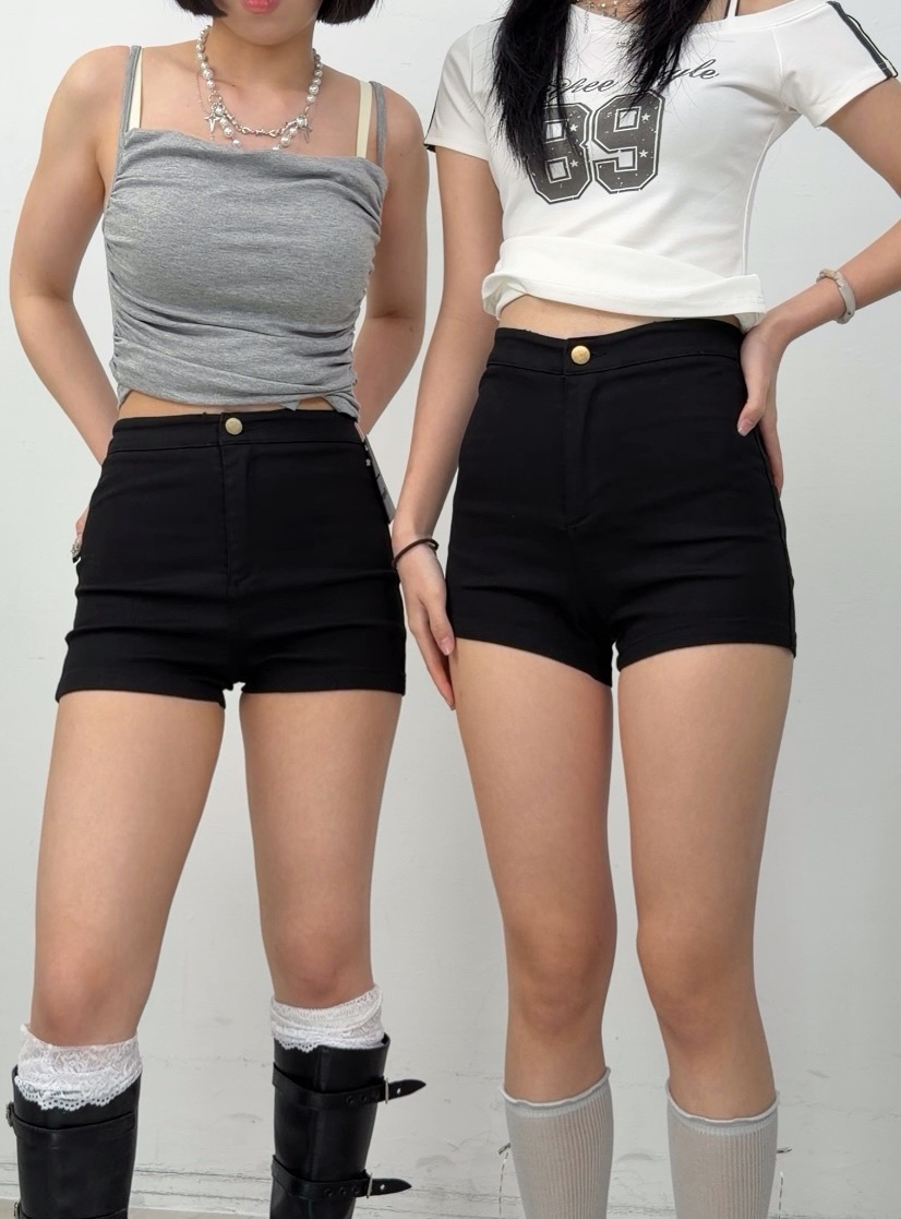 B68女團高腰包臀彈性黑短褲