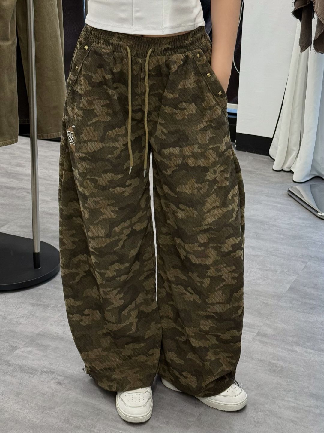 霧感卯釘刺繡迷彩褲