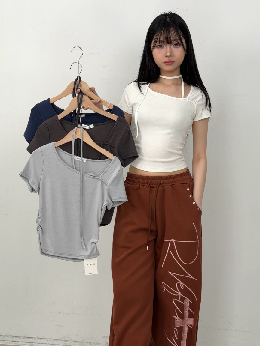 B63百搭斜肩掛脖造型側抓皺上衣