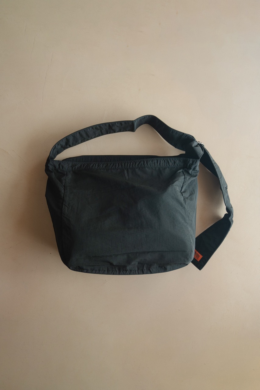 UNIVERSAL OVERALL WRINKLE NYLON NEWS PAPER BAG (2COL)