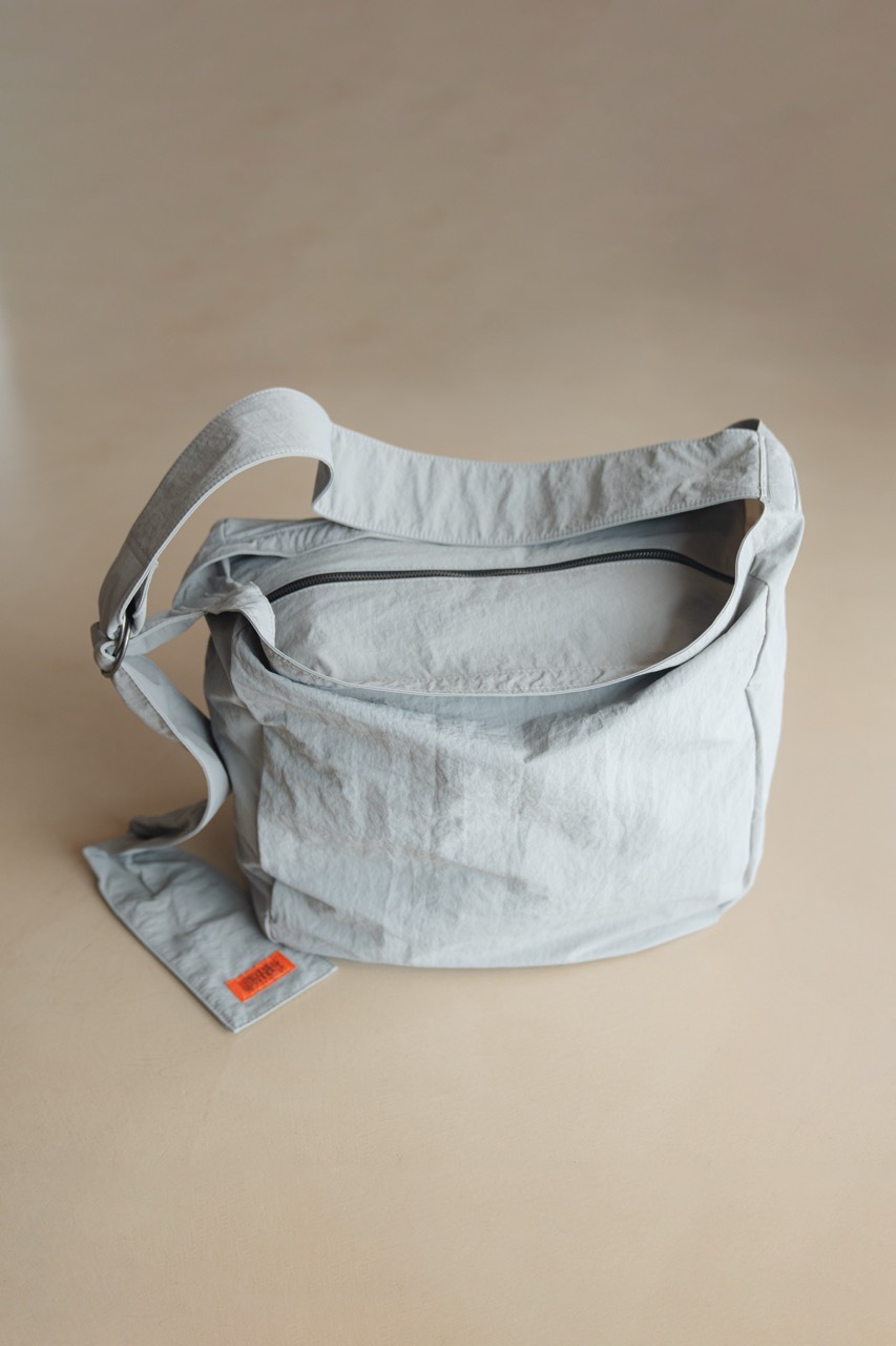 UNIVERSAL OVERALL WRINKLE NYLON NEWS PAPER BAG (2COL)