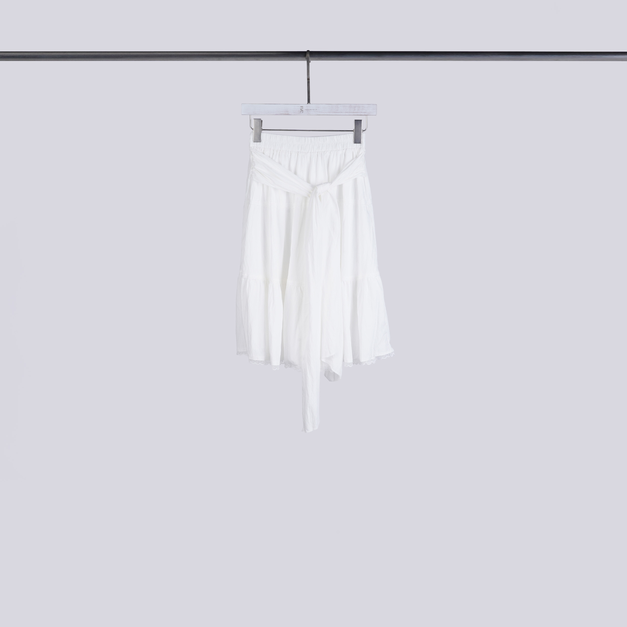 浪漫蕾絲綁帶中裙 | 百搭白