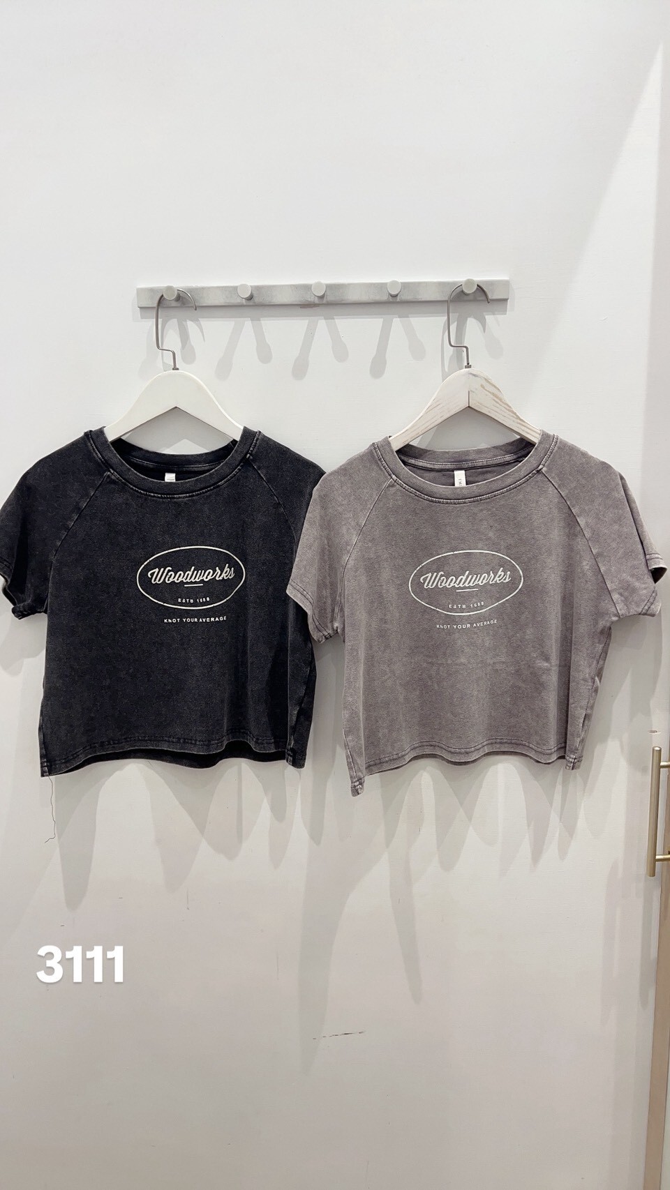 水洗英字短版上衣