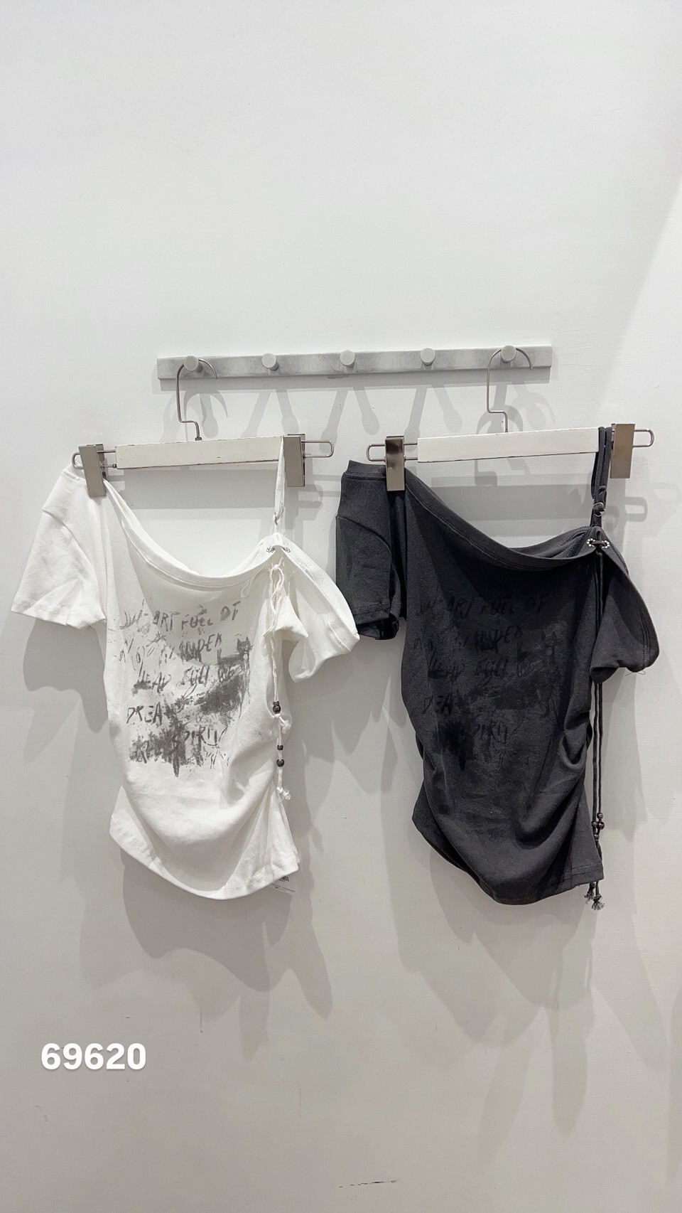 造型一字領上衣