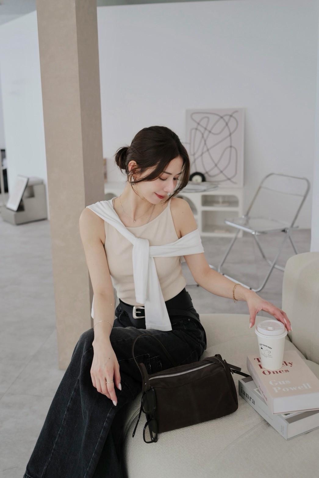 請包色兩面穿細肩帶背心 HB06