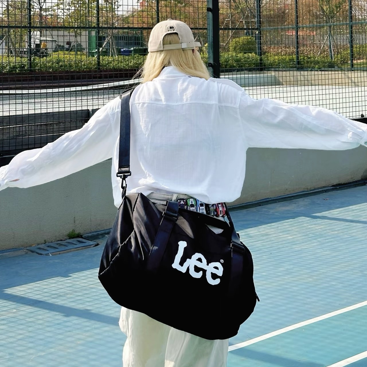 Lee 28L 乾濕分離 防水大容量旅行袋 旅行包 健身包 斜背包 帆布黑色