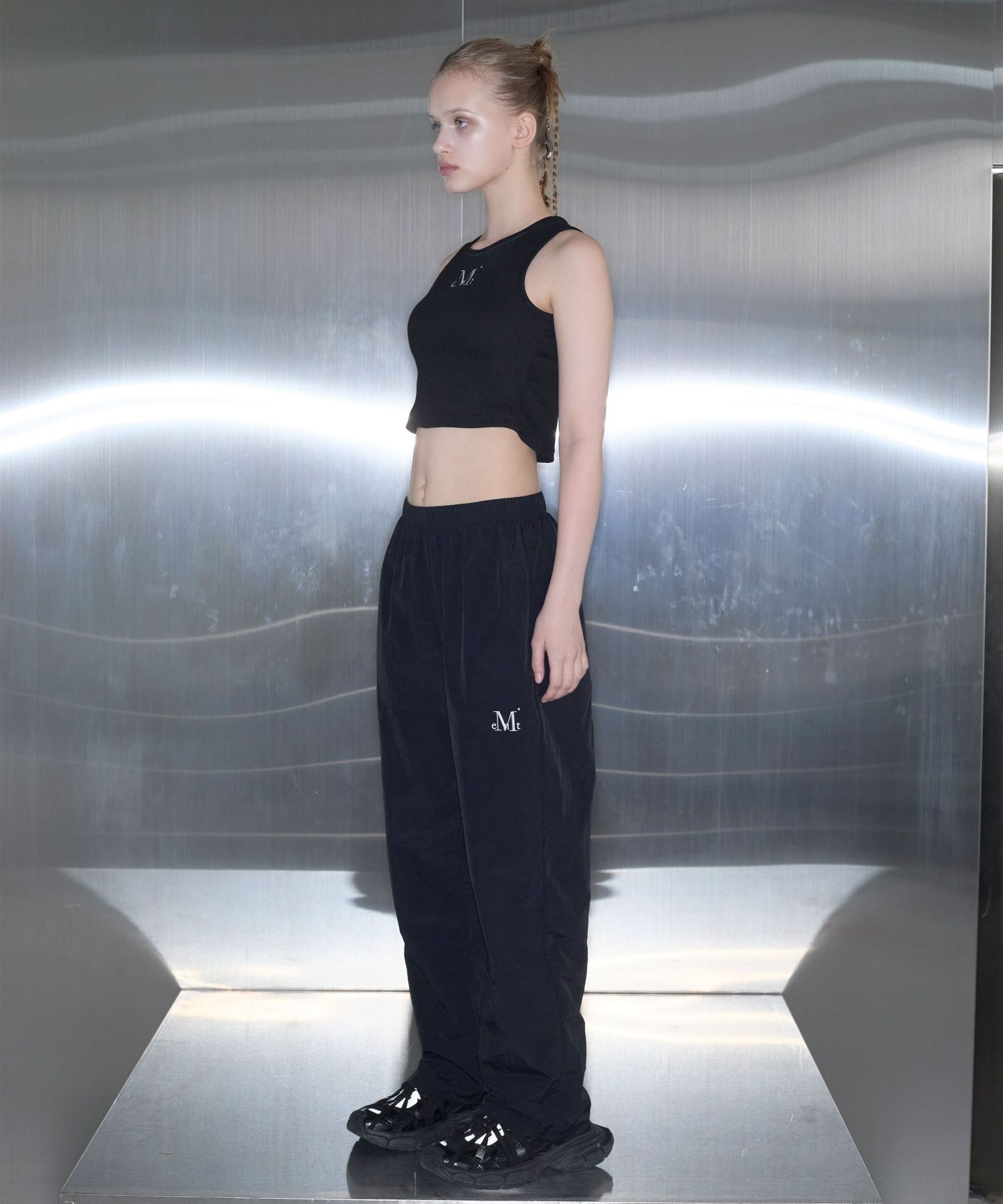 MUCENT 背部設計迷你短版無袖背心 P00000WS