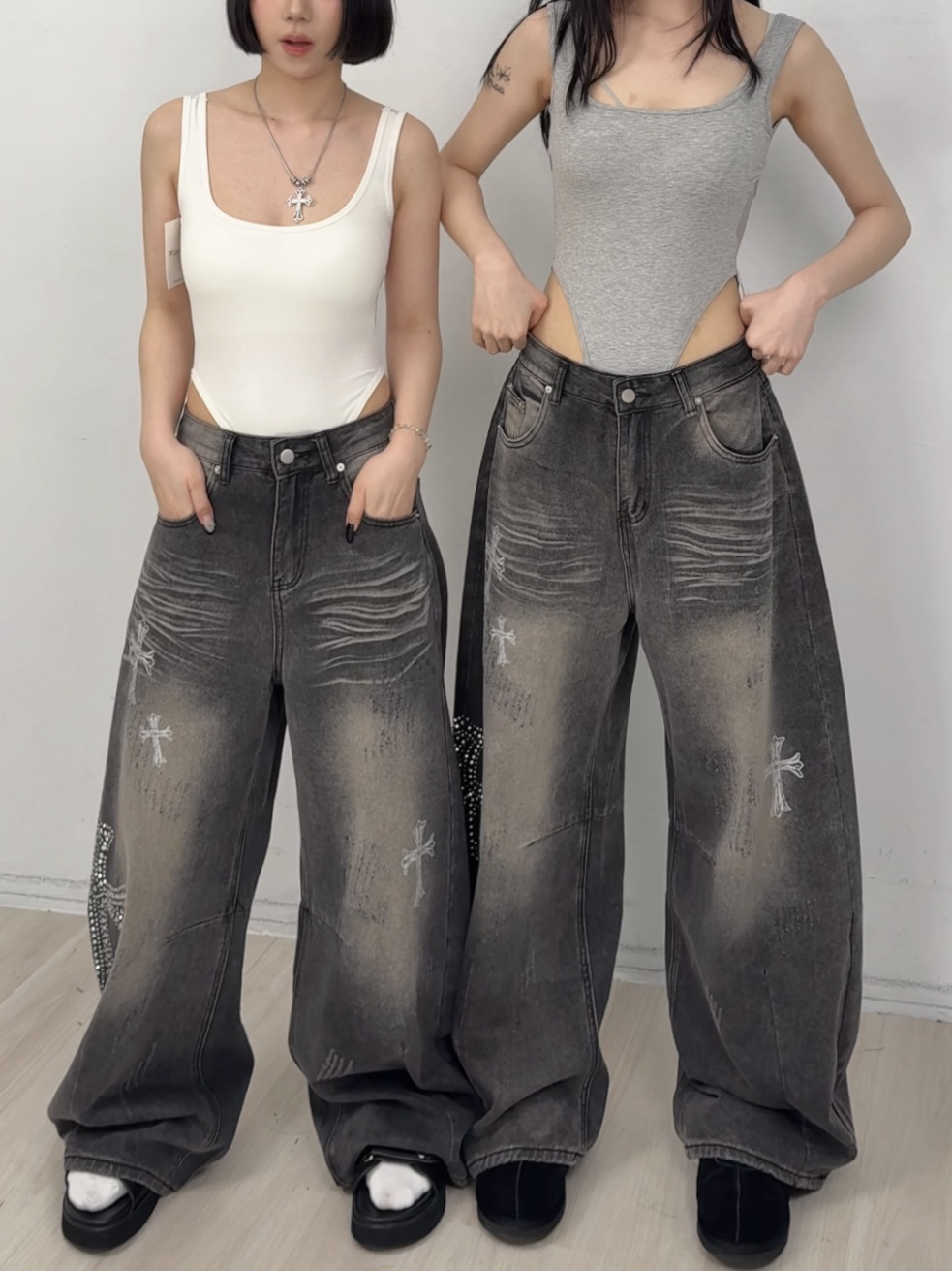 B26刷破水洗十字牛仔微彎刀褲