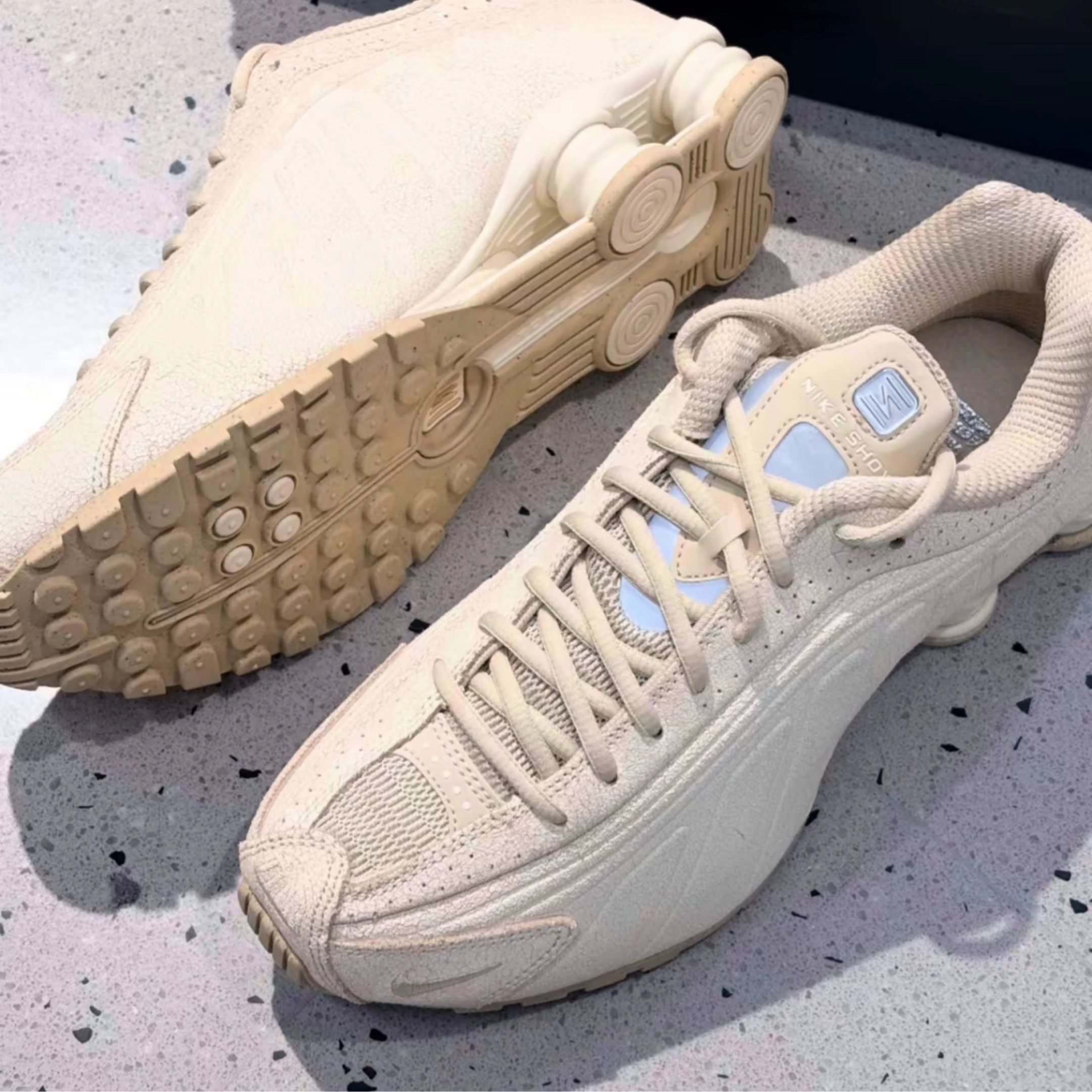 NICEDAY 代購 Nike ShoX R4 米色 奶茶色 燕麥色 復古 彈簧鞋 IO4544-100