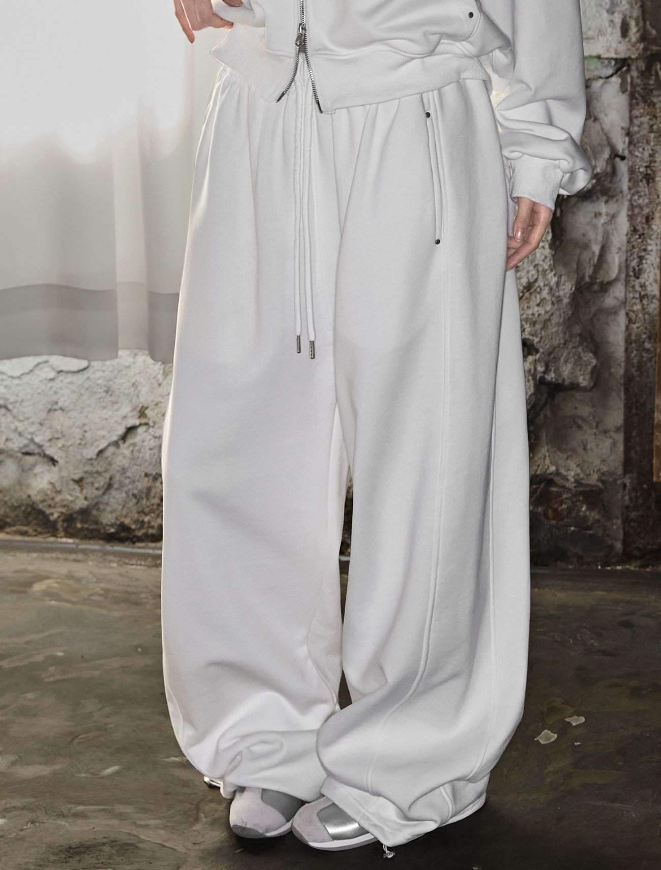 LOOXP 鉚釘切線寬版運動褲 象牙白 9831-1