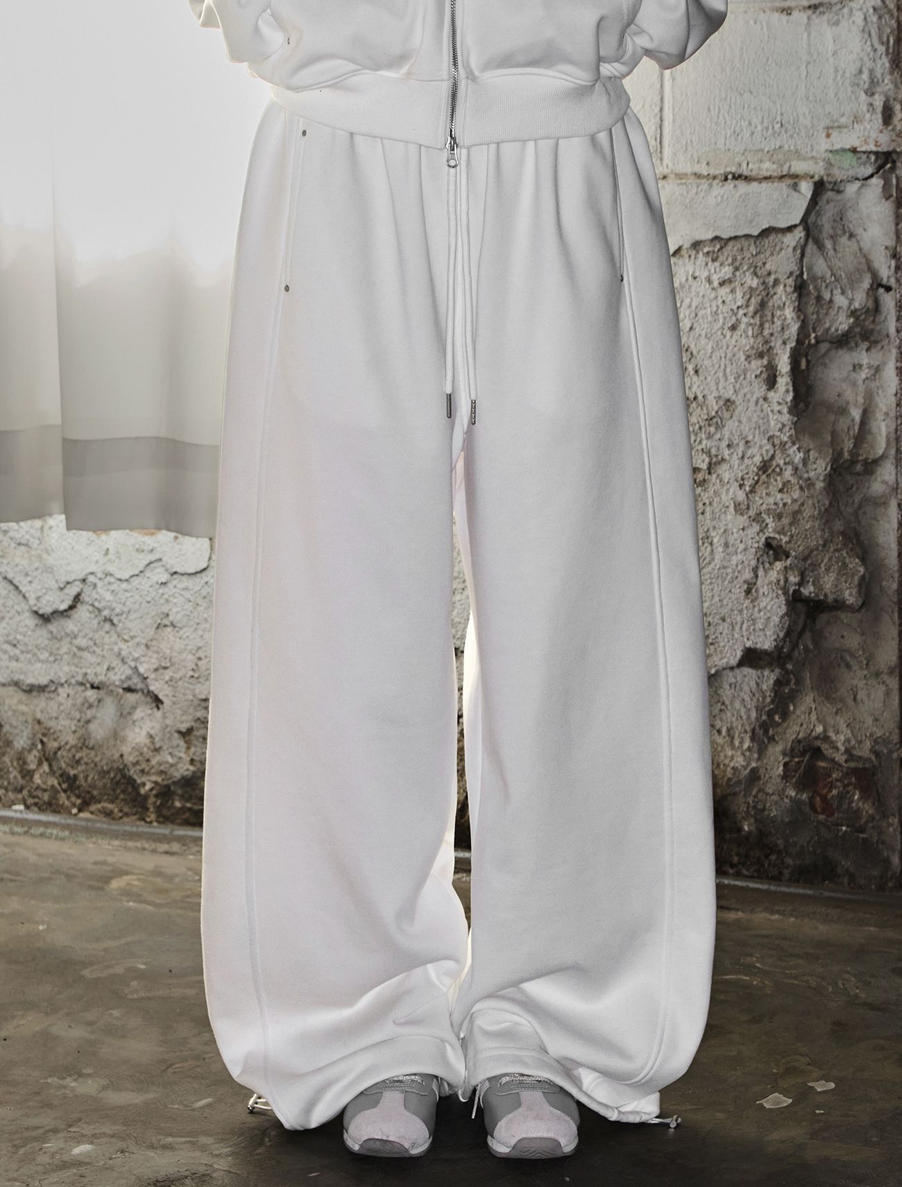 LOOXP 鉚釘切線寬版運動褲 象牙白 9831-1