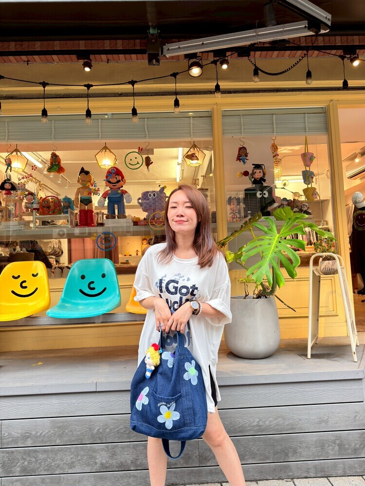 好多手繪花花牛仔手提斜背兩用包((不含配件))