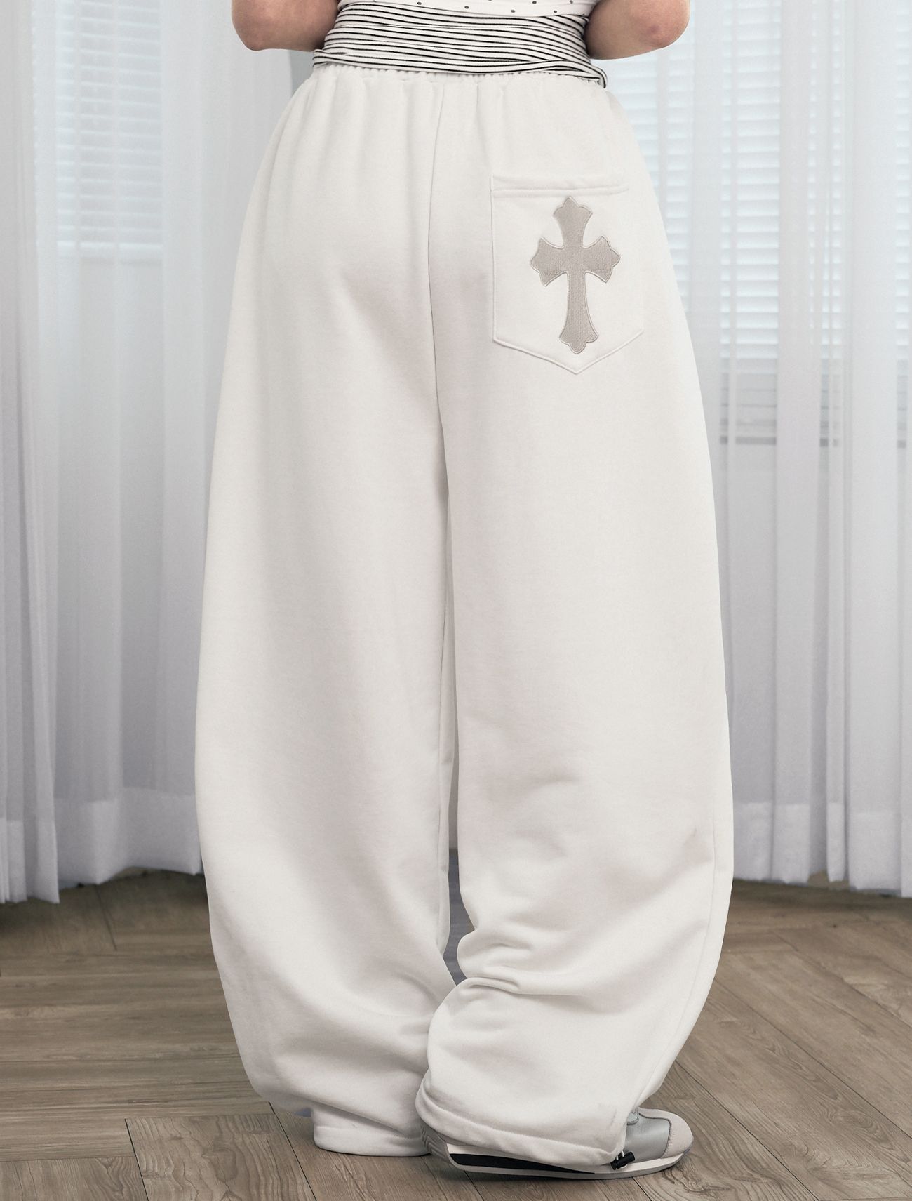 LOOXP 刺繡針褶寬版長褲 象牙白 9832-1