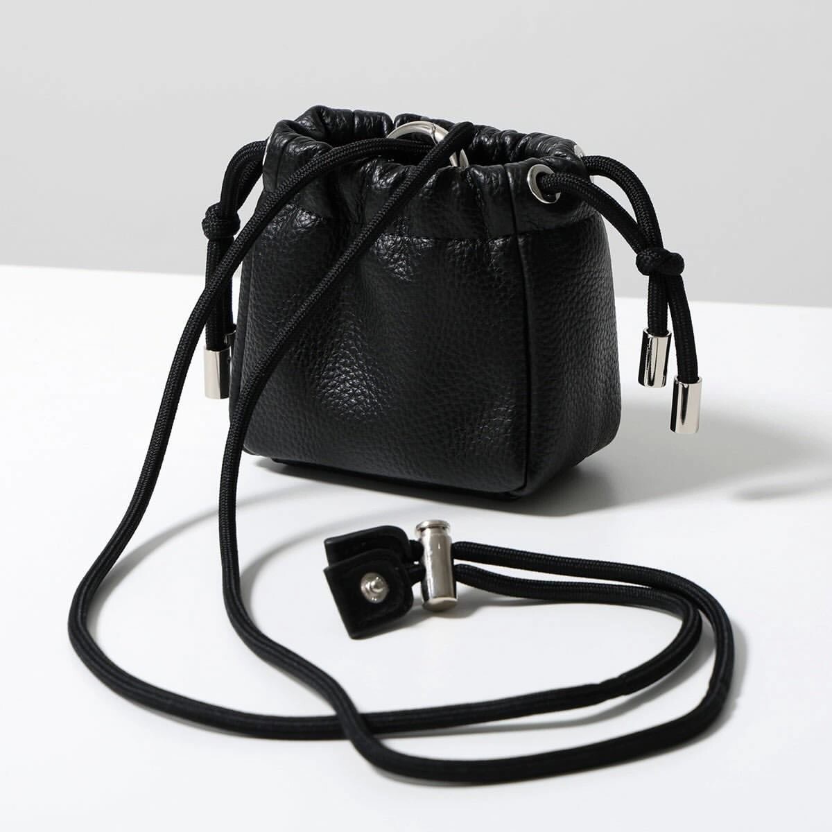 Vivienne Westwood 金屬土星Logo皮革小包