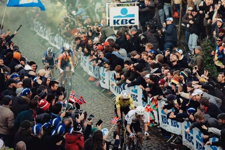 Oude Kwaremont 石板路關鍵爬坡站