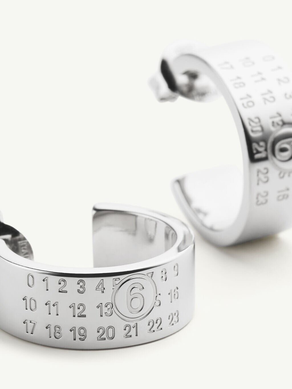 Maison Margiela MM6 經典數字Logo銀環耳環（一對）