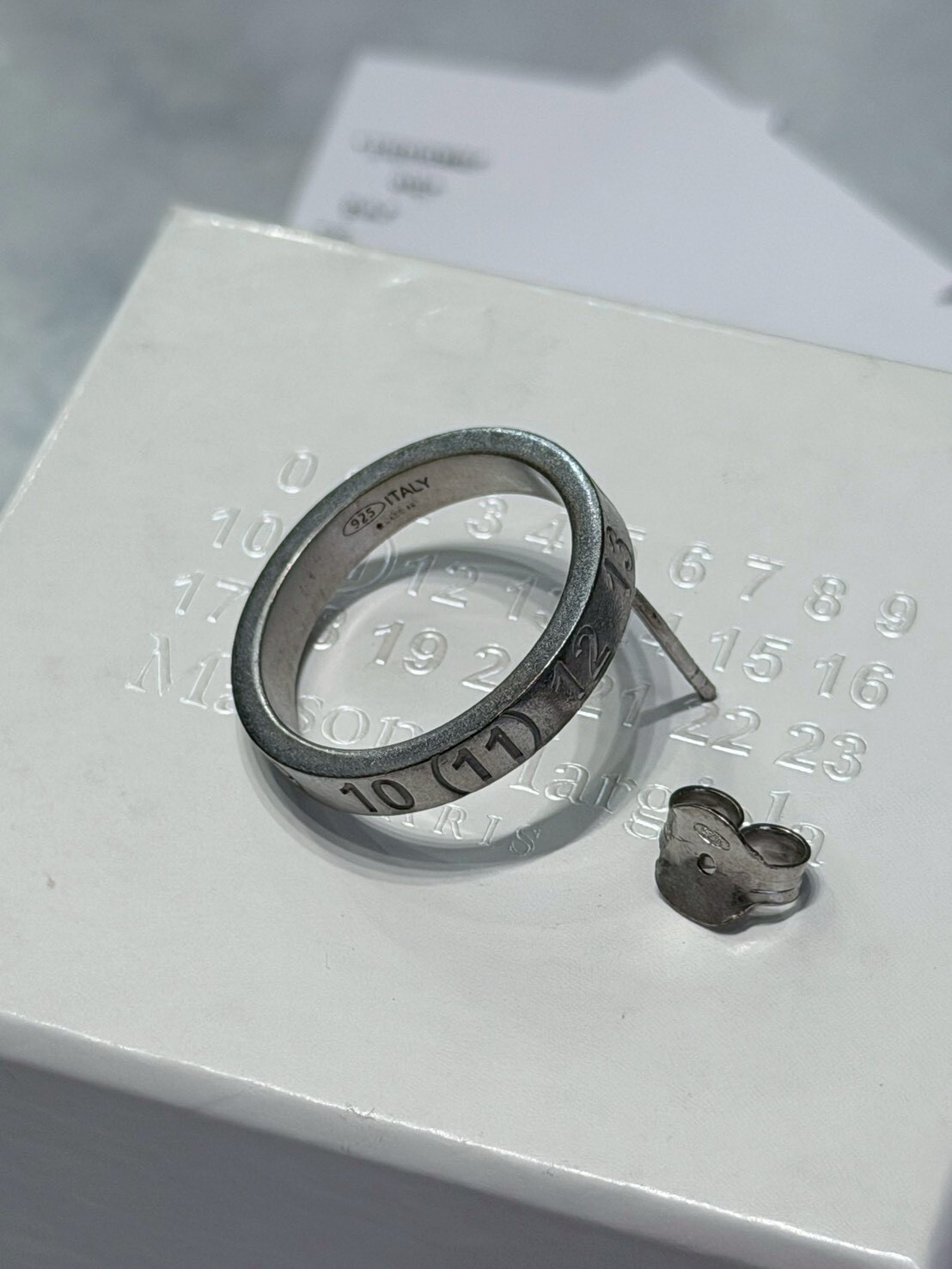 Maison Margiela 經典數字Logo做舊銀環耳環（單耳）