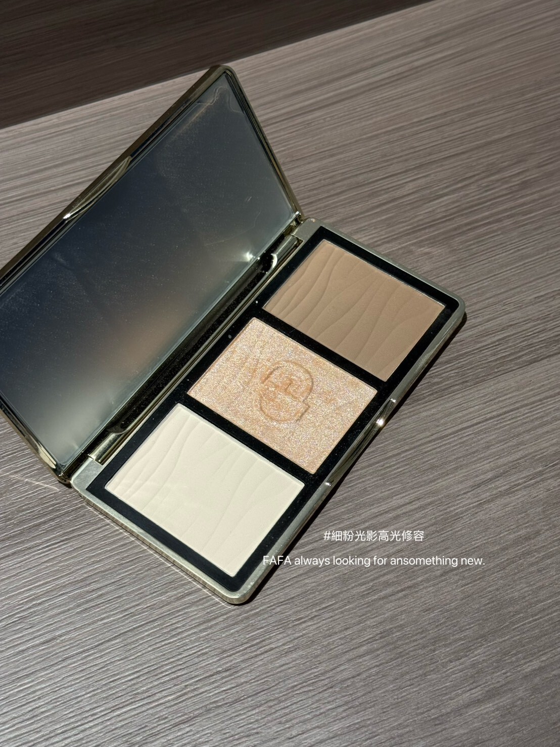 【Apr.9】細粉光影高光修容盤