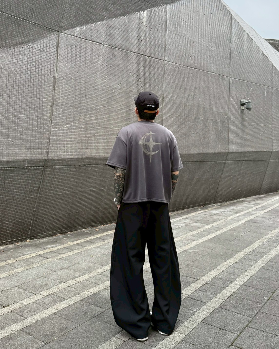 BOXY 圖騰 噴漆 寬短 短袖