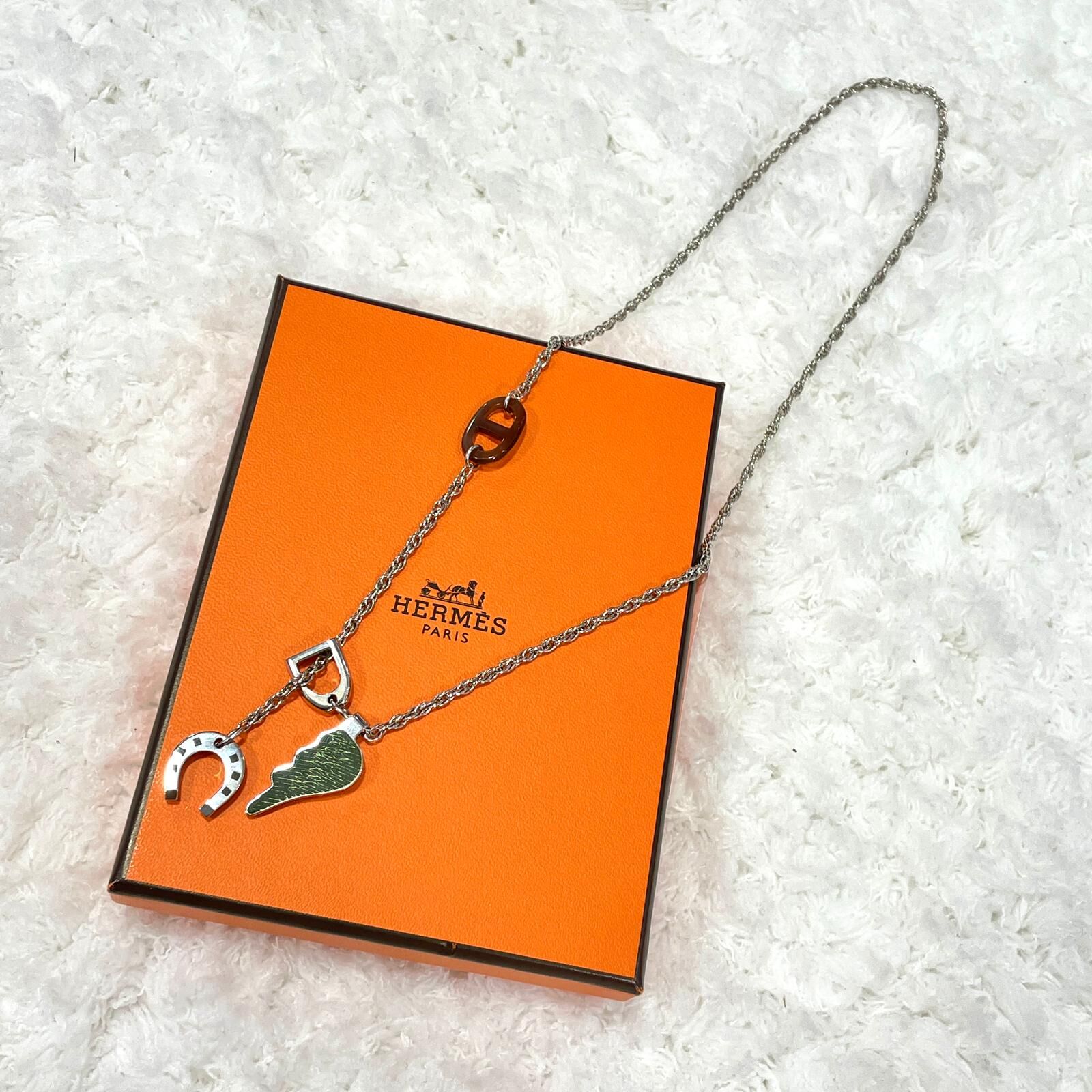 全新HERMES頸鏈 BON VOYAGE NECKLACE 墨綠色/卡其色琺瑯拚銀鏈 H100057FPAX #BRAND NEW #香榭站正品