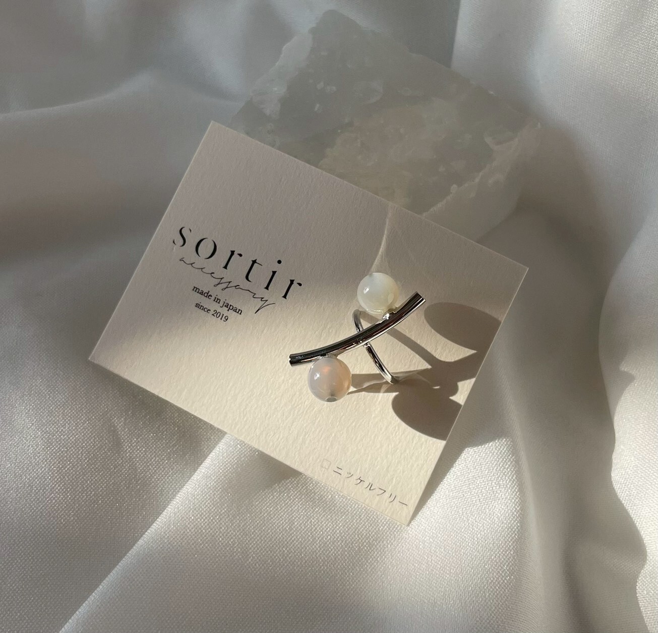 [sortir] 曲線耳骨夾｜灰瑪瑙×白色貝殼｜銀｜NO.232