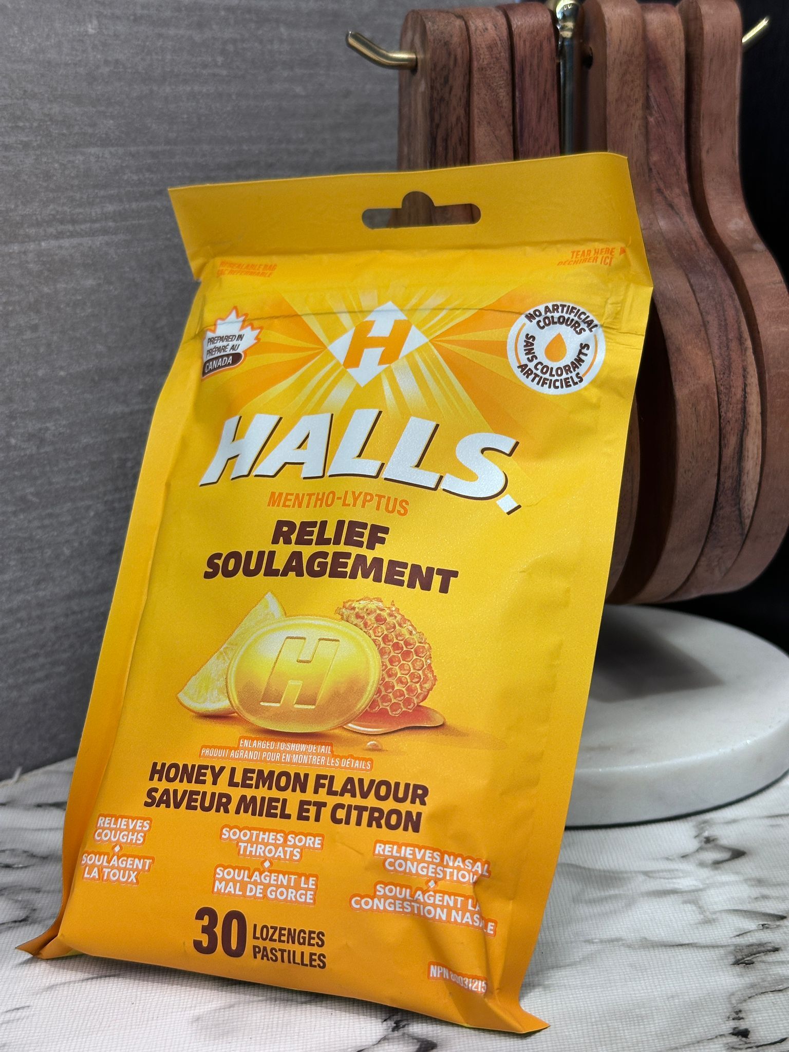 RZ59 Halls Honey Lemon Flavour Cough Drops 止咳蜂蜜檸檬潤喉糖 30粒** 到期日: 約 2027/07