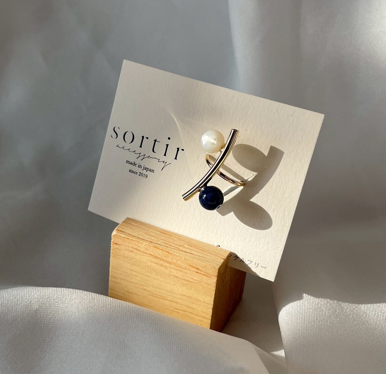 [sortir] 曲線耳骨夾｜蘇打石×白色貝殼｜金｜NO.225