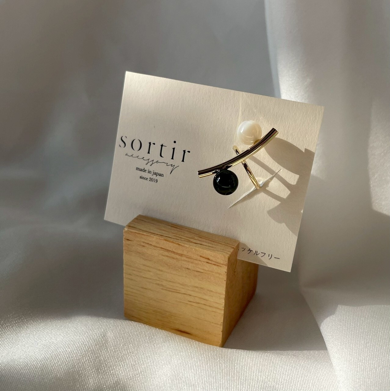 [sortir] 曲線耳骨夾｜黑瑪瑙×白色貝殼｜金｜NO.224