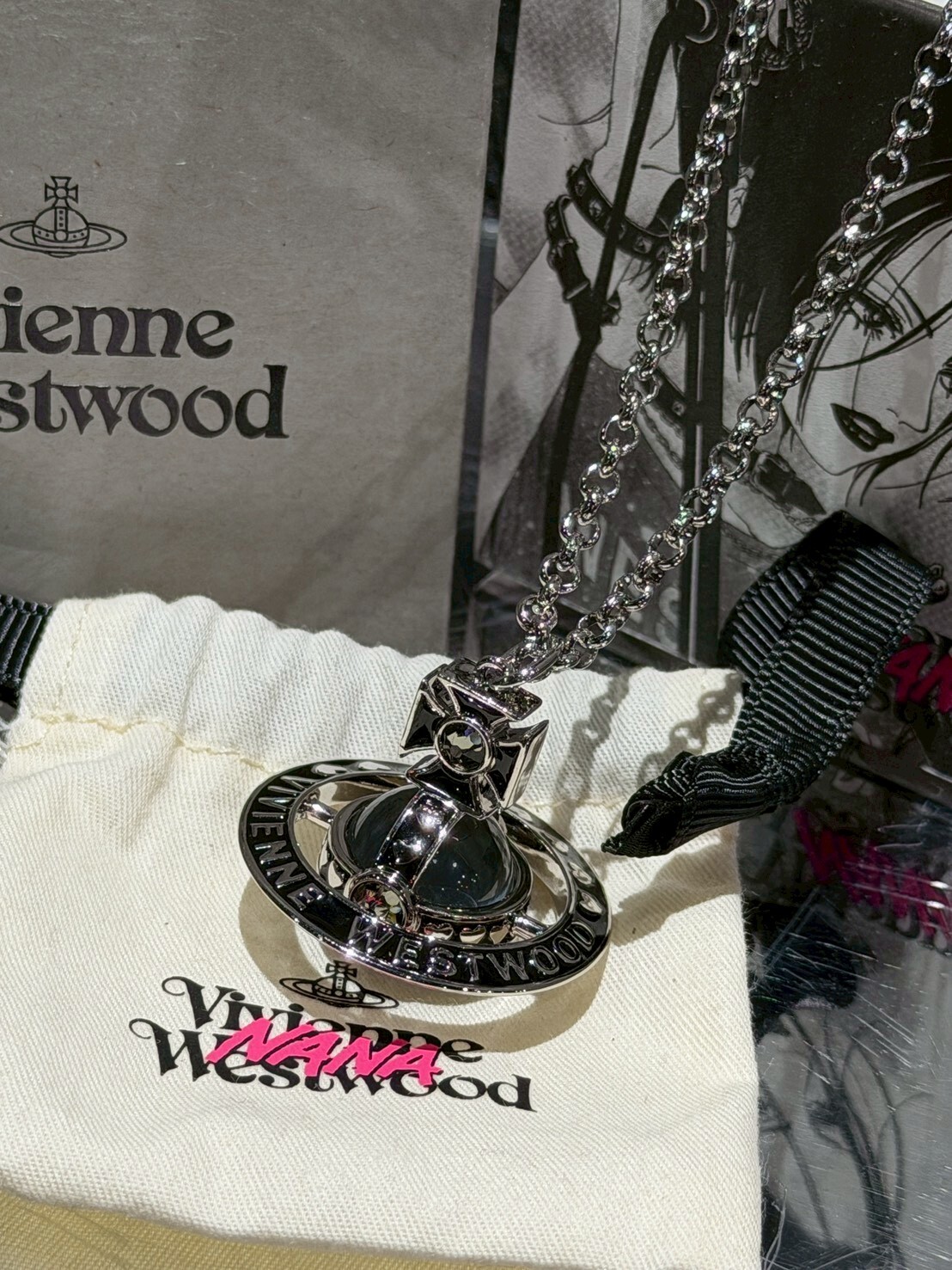 Vivienne Westwood x NANA 聯名限定 大顆黑銀 立體土星Logo項鍊