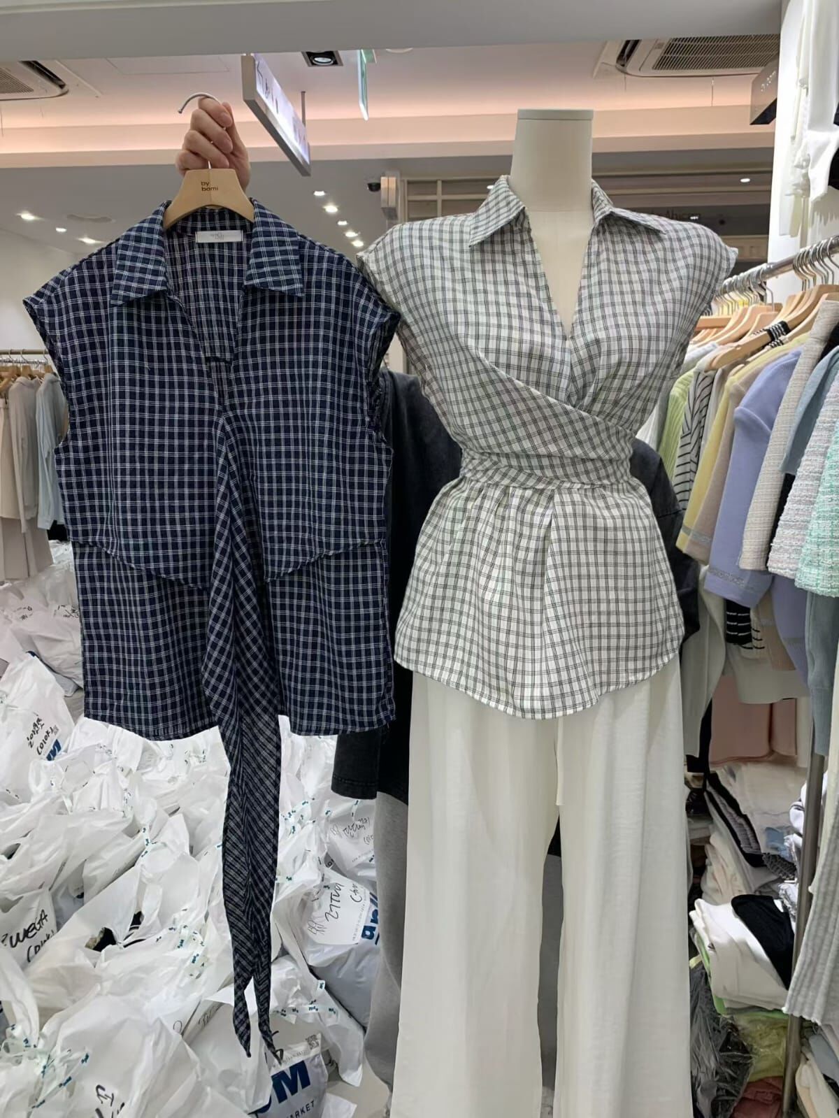 BM6007 格紋束腰開V翻領無袖上衣