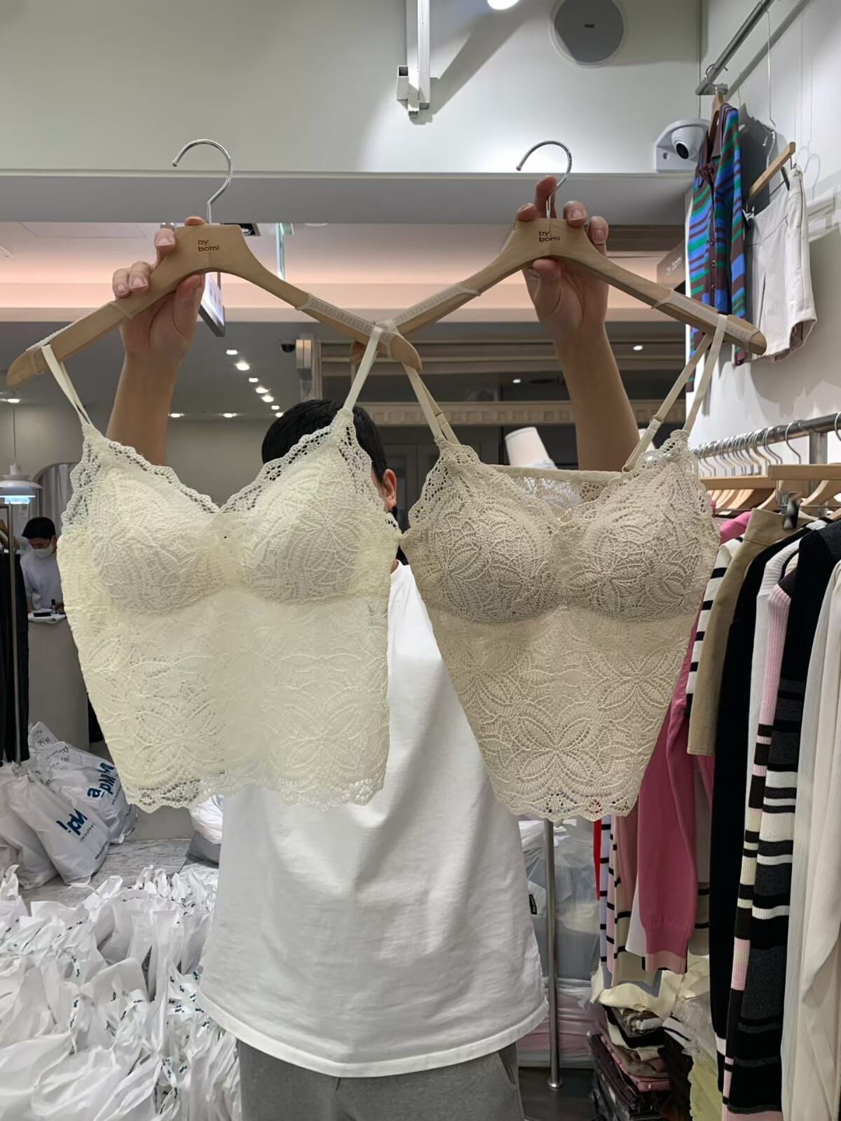 BM6010 蕾絲鈎花V領吊帶Bra Top