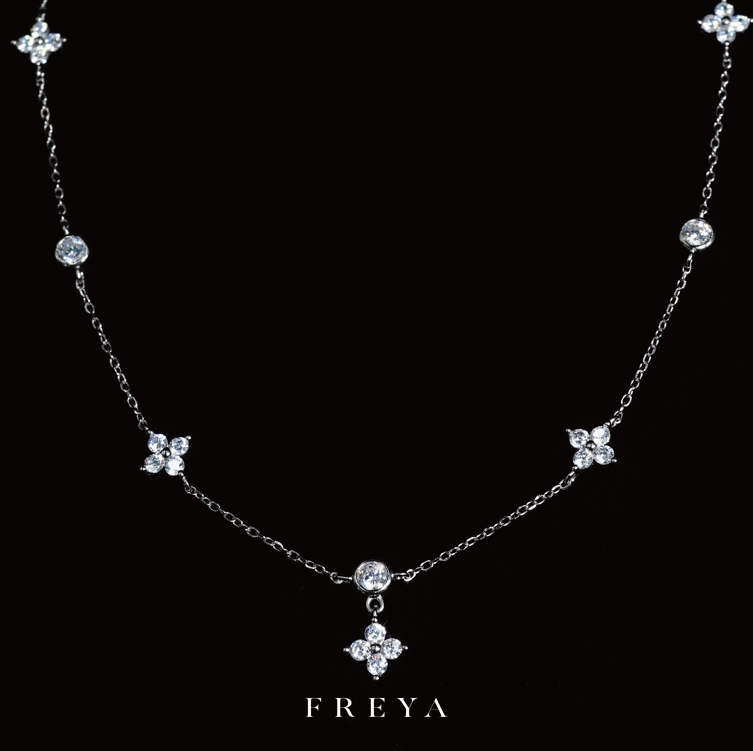 FREYA 迷你四葉草鎖骨練