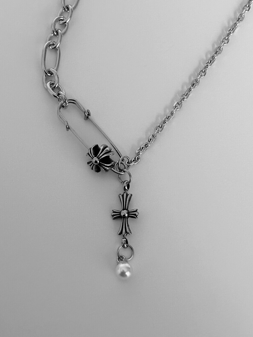 韓國限定🇰🇷 OFUSE pearl drop necklace(cross) 珍珠吊墜 歌德風 十字架 項鏈 項鍊 不鏽鋼材質 ITZY 禮志同款 / 預購