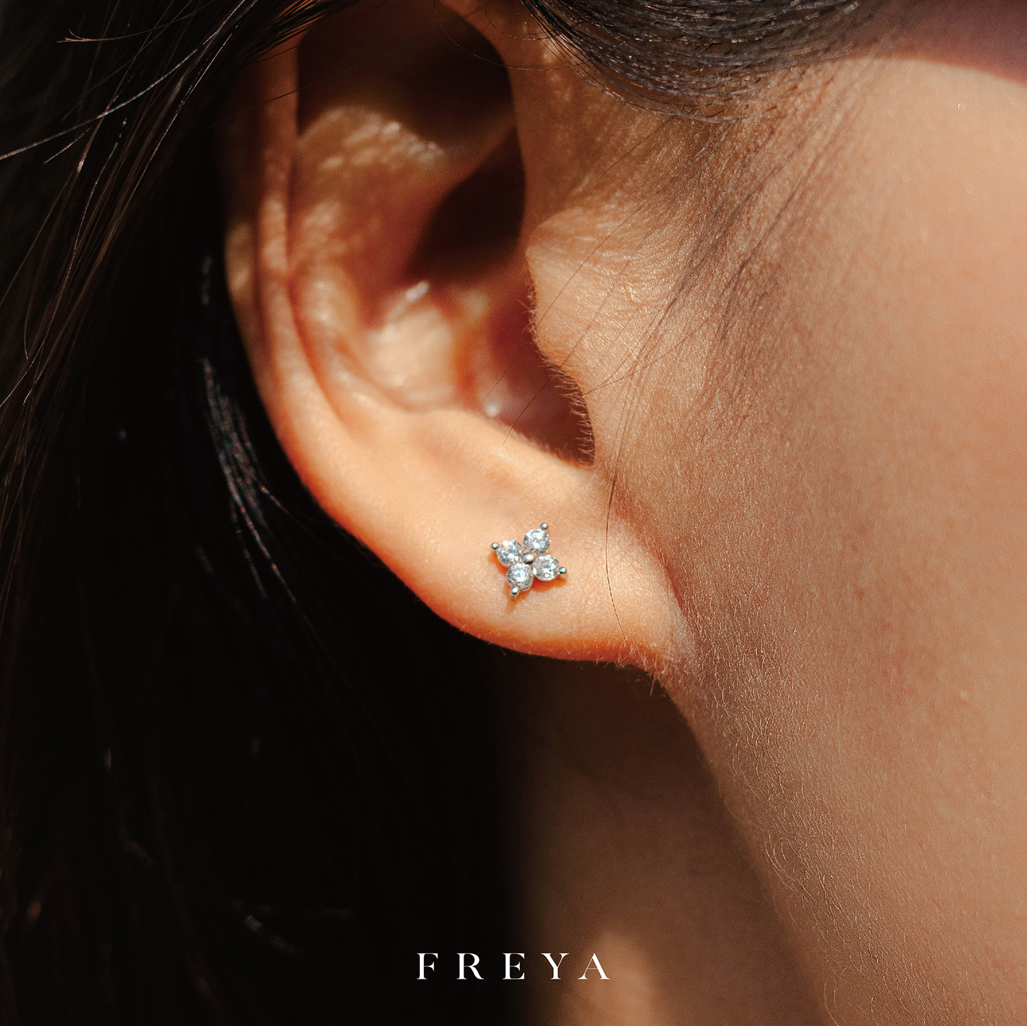 FREYA 迷你四葉草耳釘