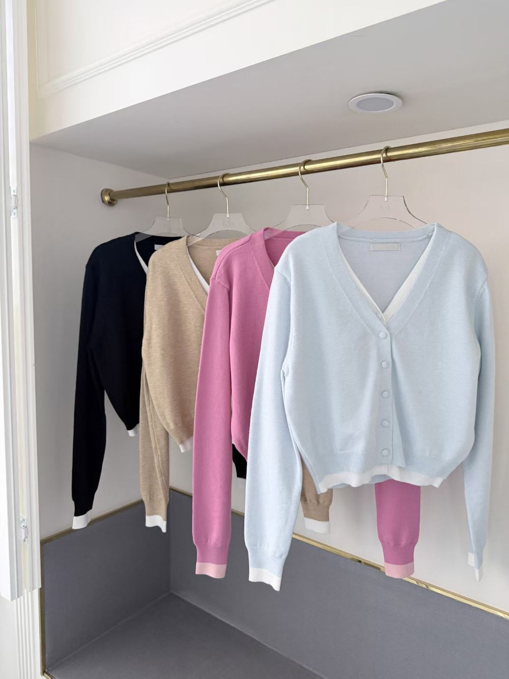 BM6033 撞色波波排扣V領小外套