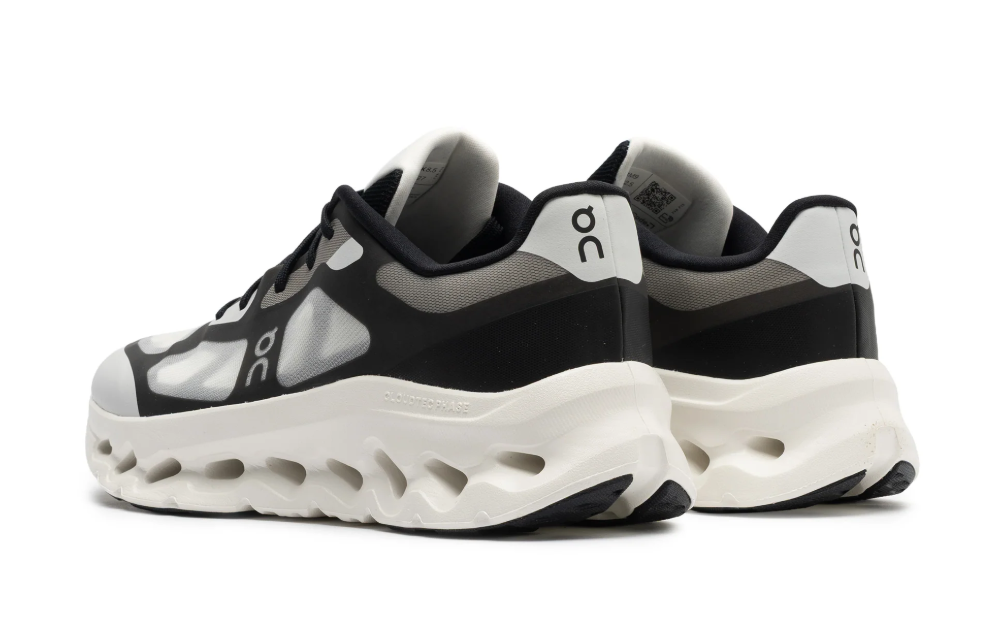 [Instock] ON Running Cloudtilt Remix |  Black / Ivory