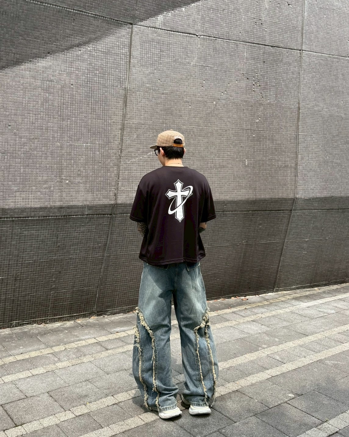 BOXY 環繞 十字架 刺繡 寬短 短袖