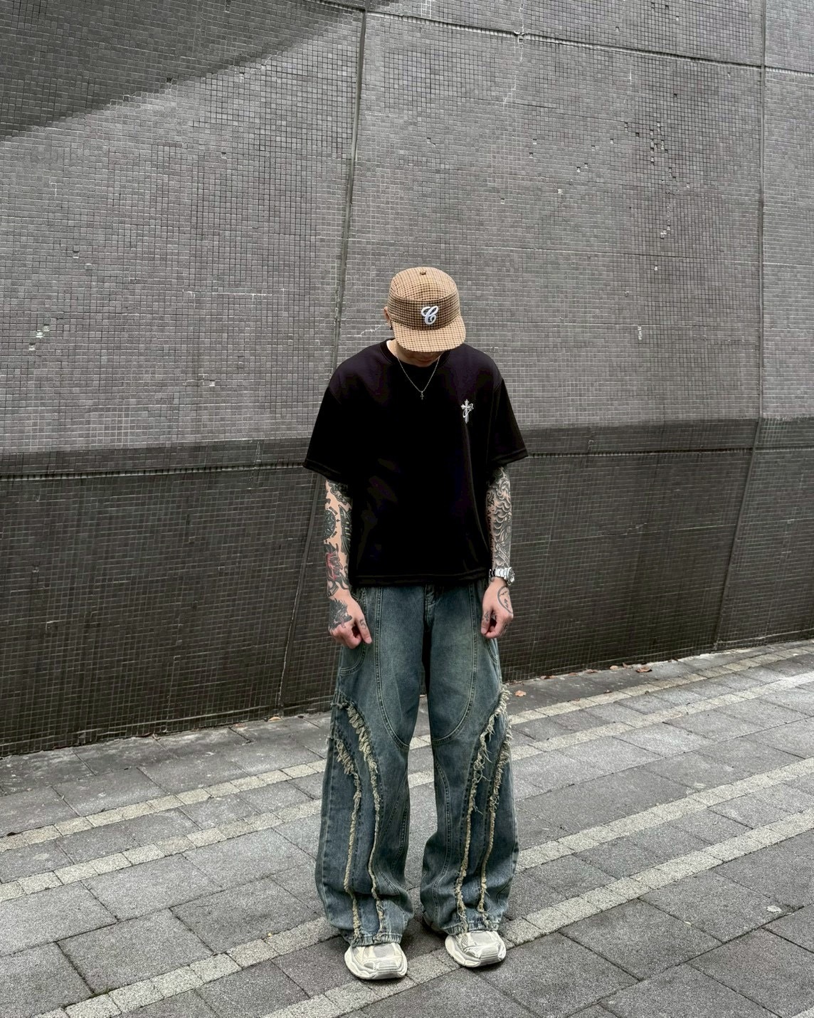 BOXY 環繞 十字架 刺繡 寬短 短袖